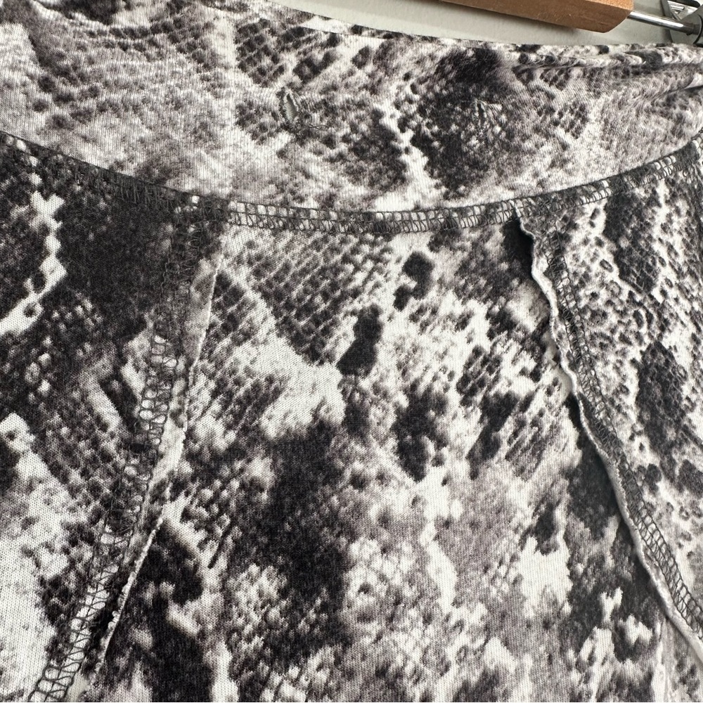 Coin1804 Long Skirt with Stretch Snake Skin Pattern Size S - Picture 4 of 10